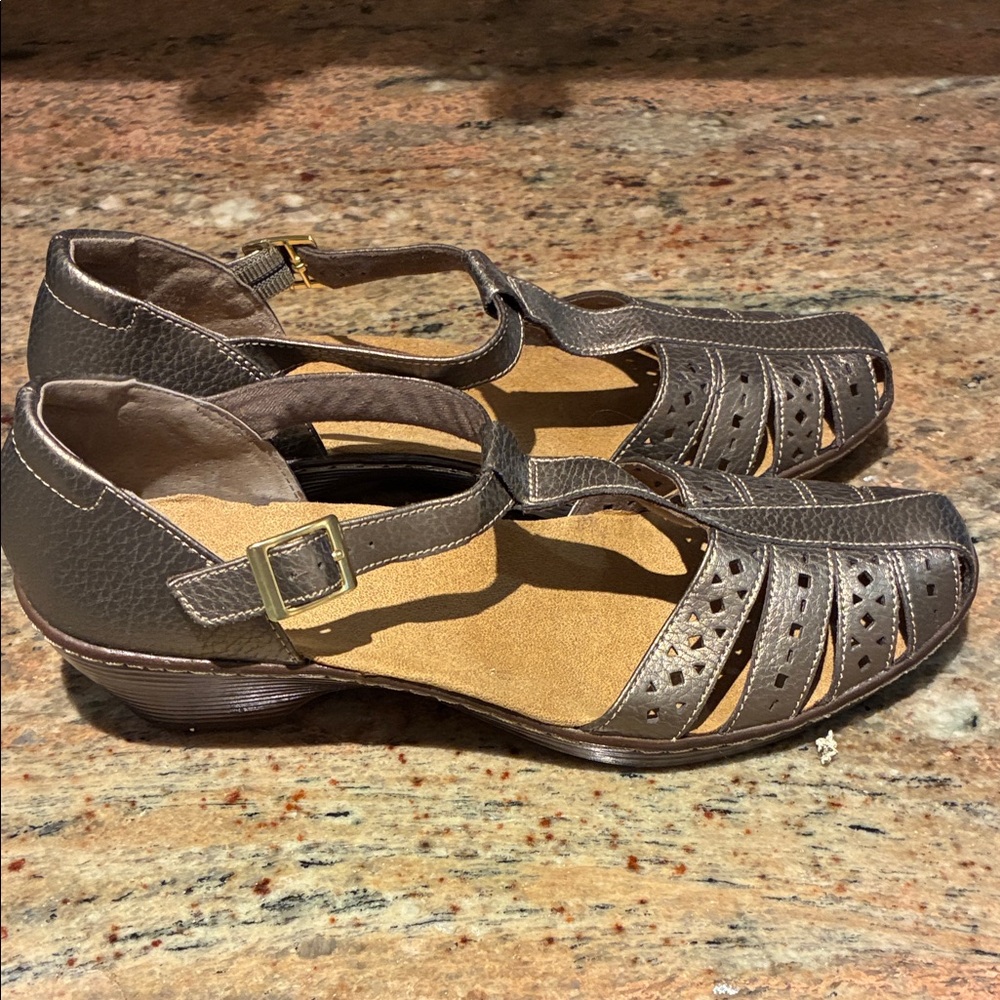 Clarks Women's Pewter T-Strap Sandals - Picture 3 of 4